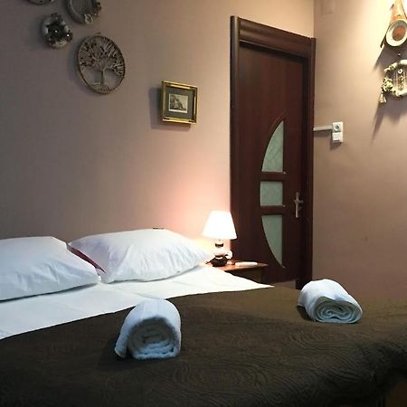 The Sindh House - Indus Aroma Restaurant Tbilisi Hotell Exteriör bild