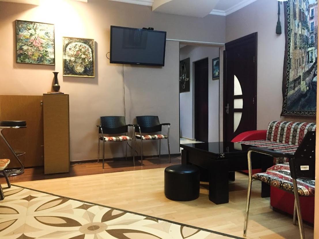 The Sindh House - Indus Aroma Restaurant Tbilisi Hotell Exteriör bild